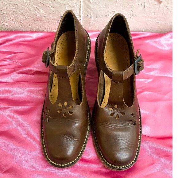 Y2K Vintage leather T strap chunky shoes with cutouts, late 90s - Picture 10 of 10